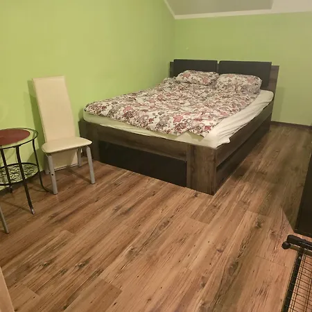 Casa de hóspedes Homely Sauna, Jacuzzi And Free Parking Dobrzewino