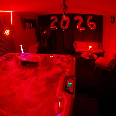 Homely Sauna, Jacuzzi And Free Parking Dobrzewino